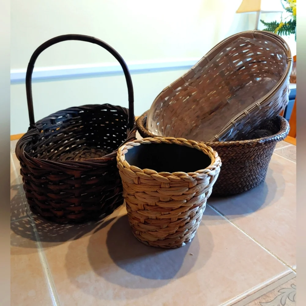 Straw Baskets - Picture 2 of 4